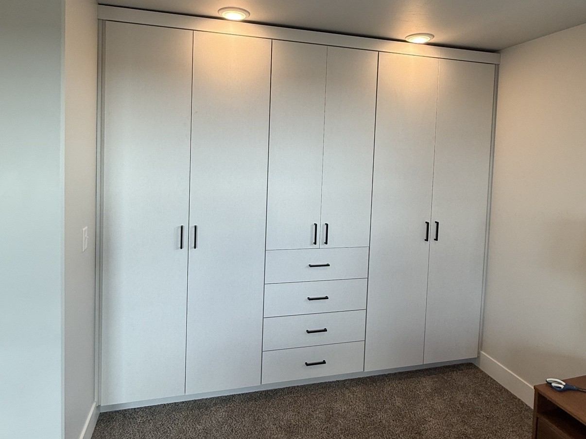 benefits of custom built-in closets